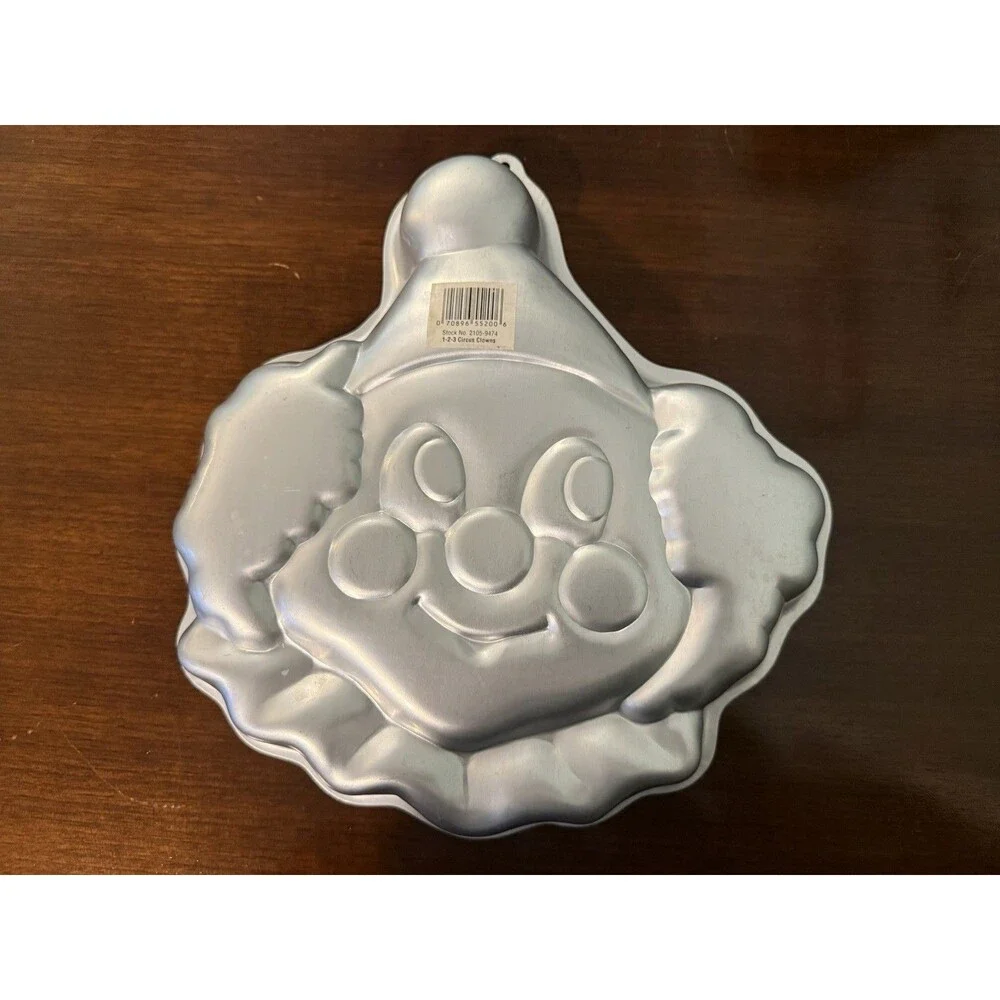 Vintage 1992 Wilton Happy Circus Clown Face Aluminum Cake Pan (#2105-9474)